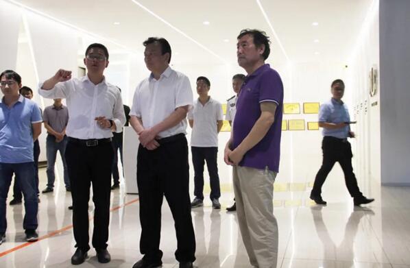 南昌市副市長、公安局局長萬秀奇聽取百勝平臺建設(shè)情況