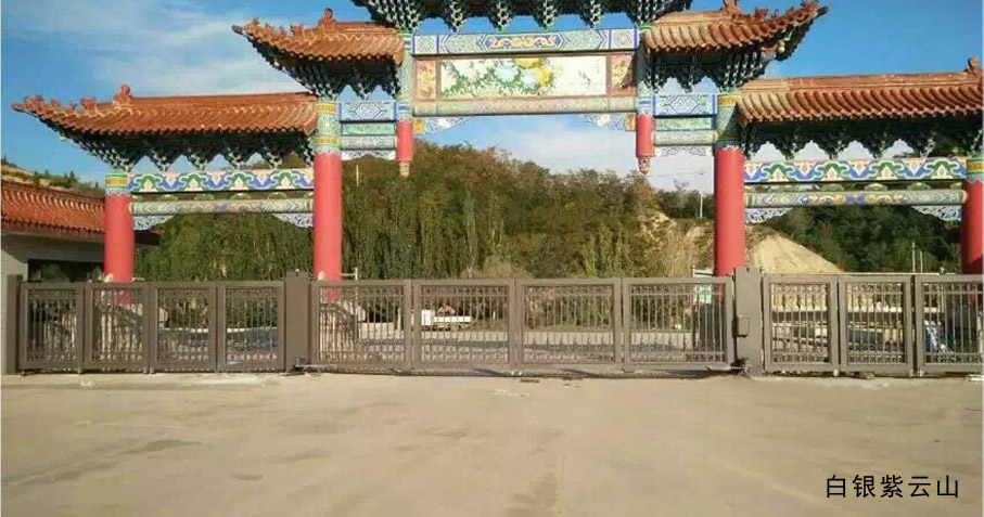 白銀紫云山懸折門工程案例 - 中出網(wǎng)-智能出入口門戶