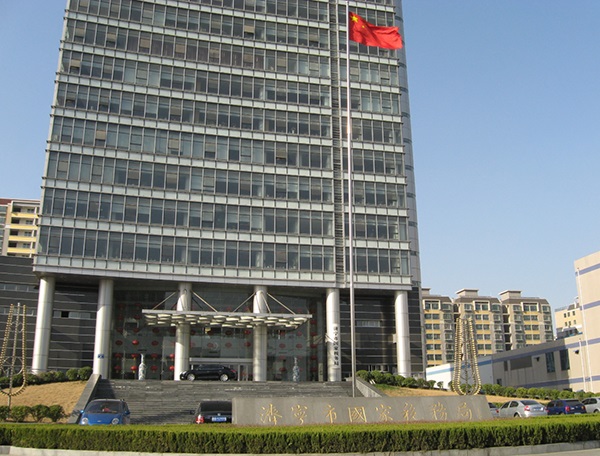 濟(jì)寧市國(guó)稅局伸縮門案例 - 中出網(wǎng)-智能出入口門戶