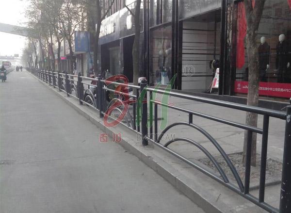 連云港東?？h道路邊緣護欄工程 - 中出網(wǎng)-智能出入口與停車充電門戶