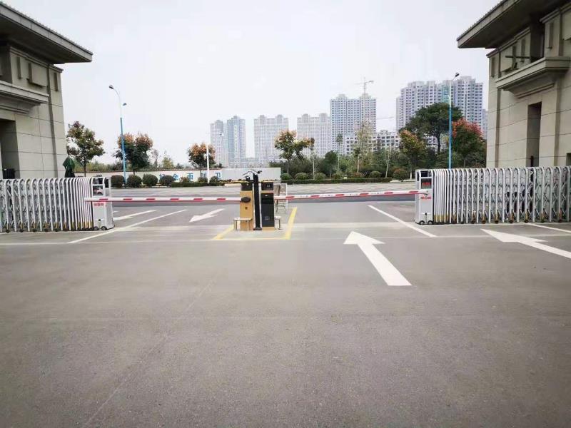 車牌識別一體機相關施工案例 - 中出網-智能出入口門戶