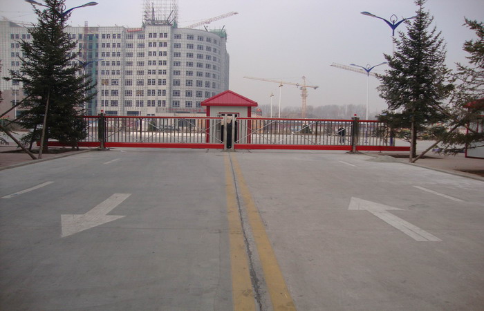 赤峰市和美建材城智能無軌懸浮門工程案例 - 中出網(wǎng)-智能出入口門戶