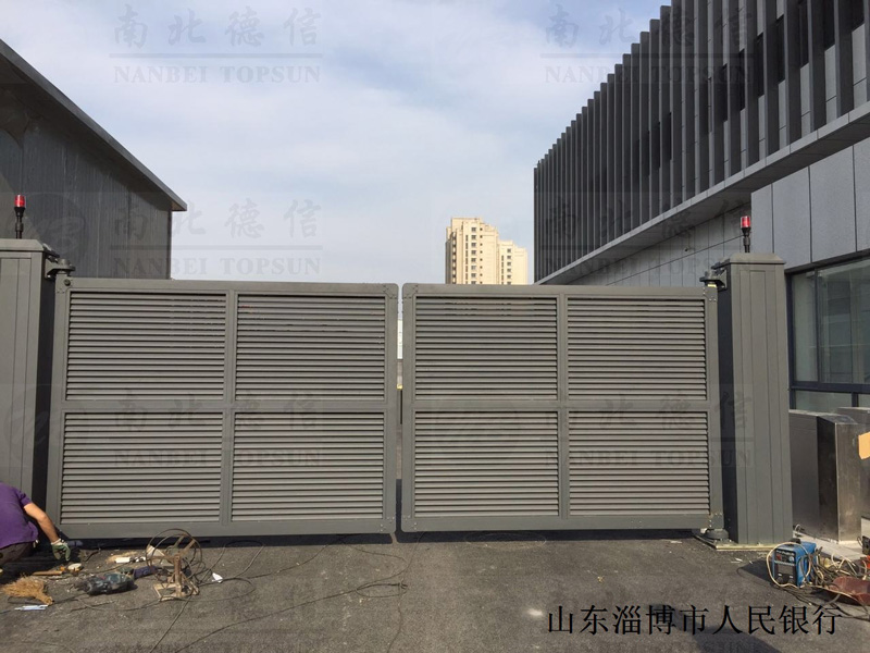 山東淄博市人民銀行開泰LB智能安全伸縮平移門工程案例 - 中出網(wǎng)-智能出入口門戶