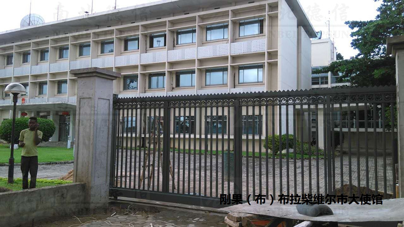 剛果大使管安寶S3智能安全伸縮平移門工程案例 - 中出網(wǎng)-智能出入口門戶
