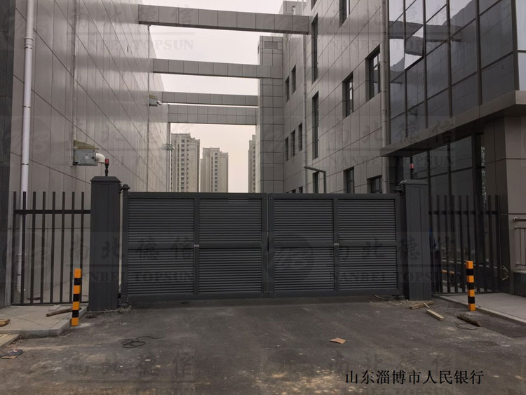 山東淄博市人民銀行智能平開門工程案例 - 中出網(wǎng)-智能出入口門戶