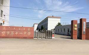呼市第十一中學(xué)伸縮門(mén)案例