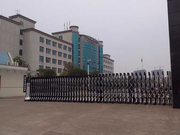 上饒縣政府電動(dòng)伸縮門(mén)案例 - 中出網(wǎng)-智能出入口門(mén)戶