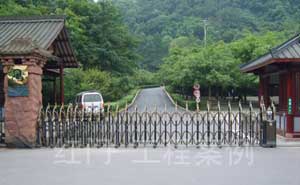 樂山大佛景區(qū)電動(dòng)伸縮門案例