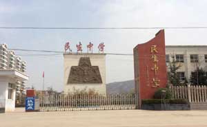 天水秦安縣民生中學(xué)伸縮門(mén)案例