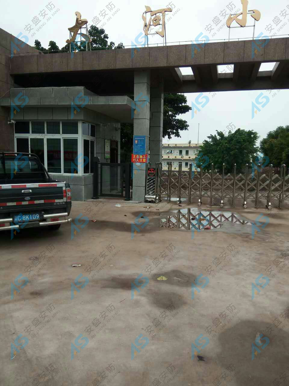 大河小學(xué)廣告門案例 - 中出網(wǎng)-智能出入口門戶
