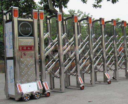 石家莊出安智能伸縮門讓石家莊文化傳媒學(xué)校顯得更有個(gè)性