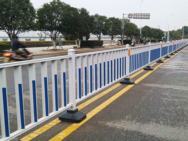 道路隔離護欄1