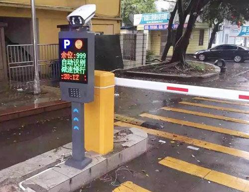 許昌新田360廣場停車場系統(tǒng)案例 - 中出網(wǎng)-智能出入口與停車充電門戶