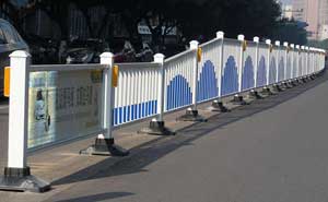 道路隔離護(hù)欄3