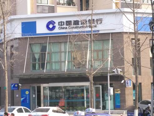 建設(shè)銀行自動(dòng)門案例 - 中出網(wǎng)-智能出入口與停車充電門戶