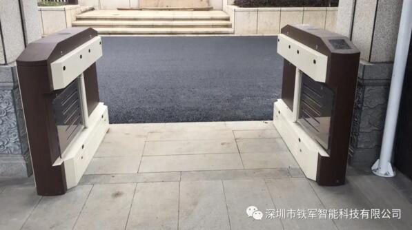 擺閘外觀設計了米黃加咖啡的“拼接色”