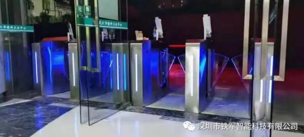 國(guó)康碼人臉識(shí)別測(cè)溫門禁翼閘