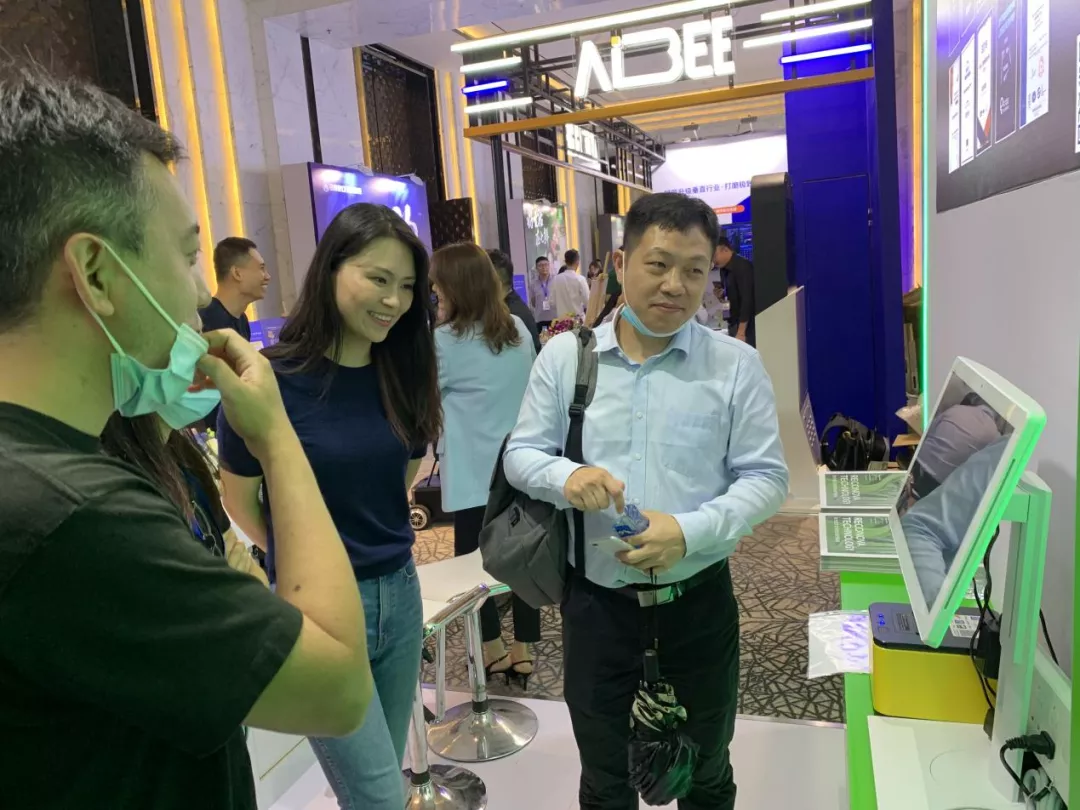 瑞為星漢智慧商業(yè)操作系統(tǒng)展會風采-1