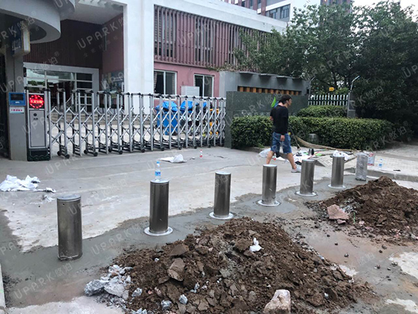 百家湖中學(xué)全自動升降路樁項(xiàng)目 - 中出網(wǎng)-智能出入口門戶