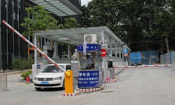 防城港車牌識別一體機(jī)完美配合停車場收費(fèi)系統(tǒng)